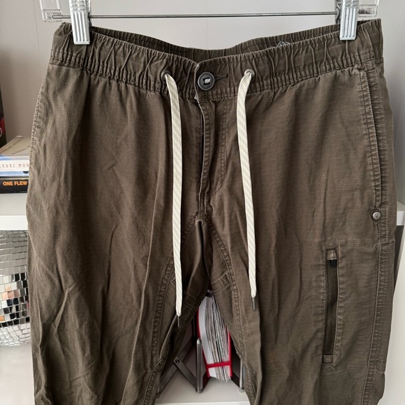 VUORI Men’s Dark Oregano Ripstop Pant - Picture 6 of 9